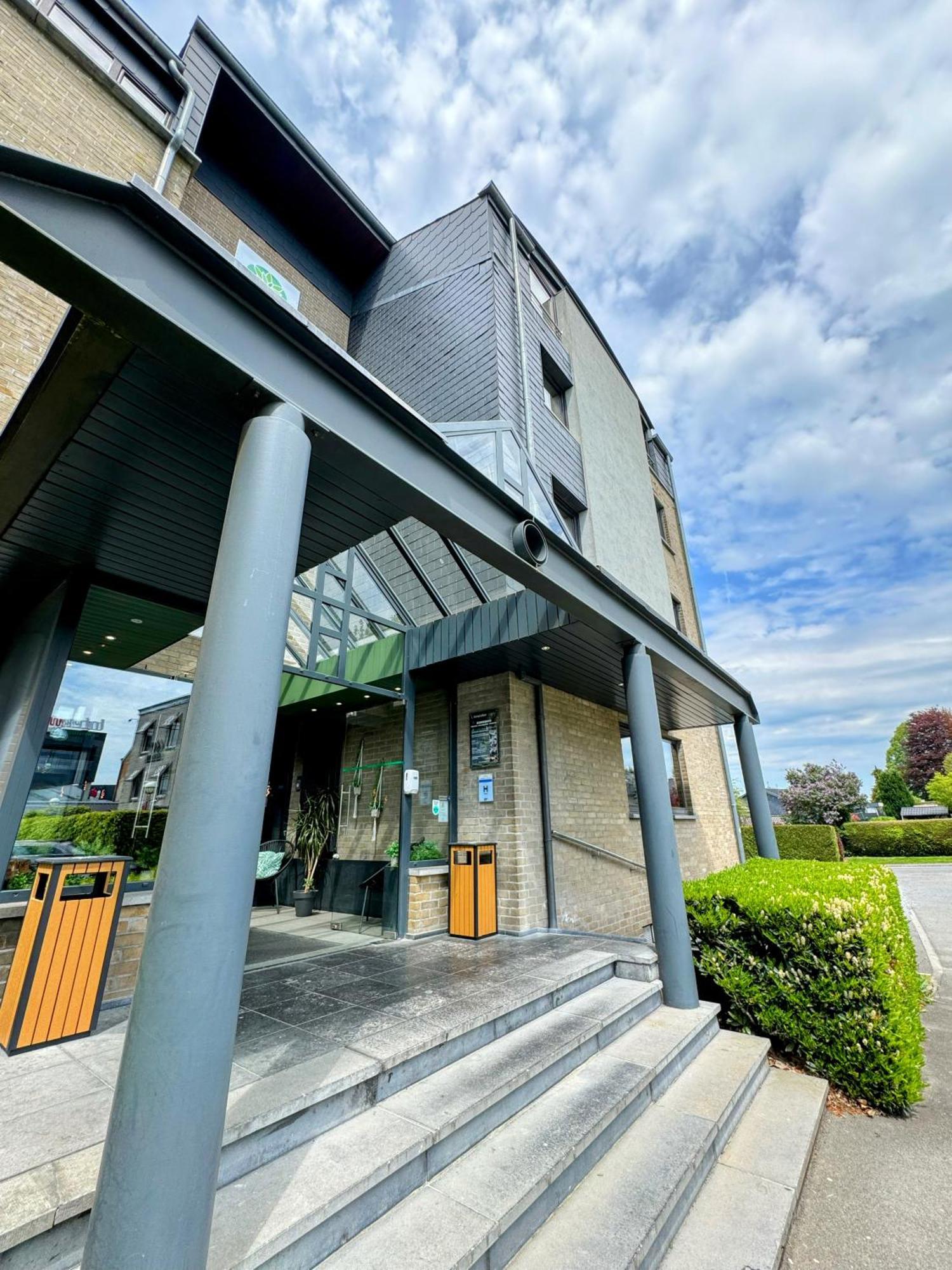 Hotel L'Amandier Libramont-Chevigny Exterior foto