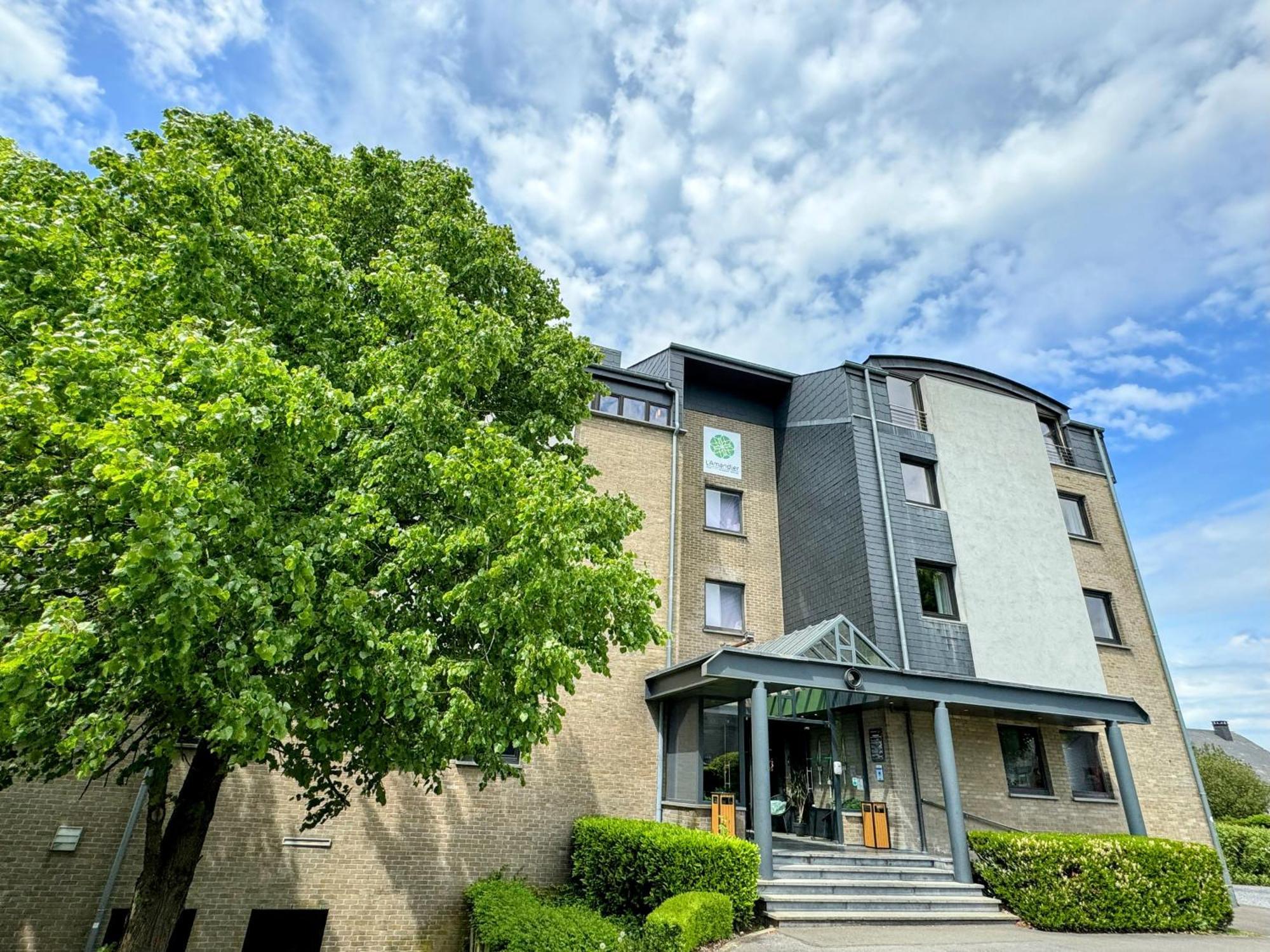 Hotel L'Amandier Libramont-Chevigny Exterior foto